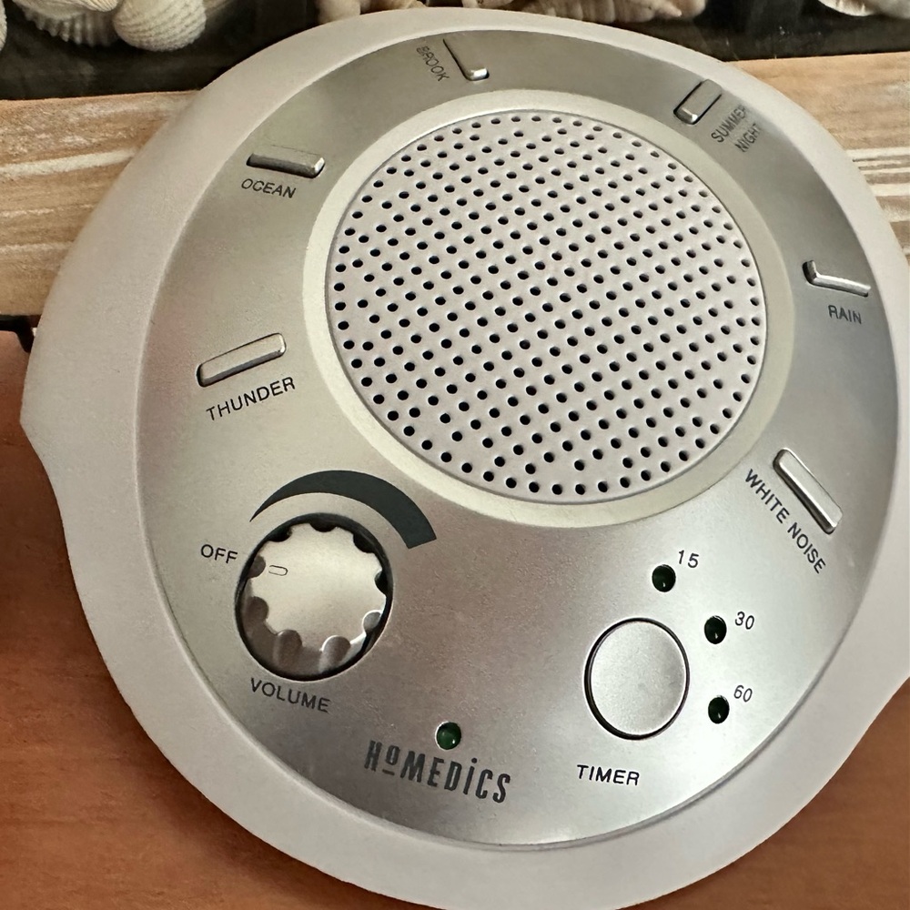 🪷Homedics Silver and White Portable Radio with Sleek Design - Picture 5 of 7